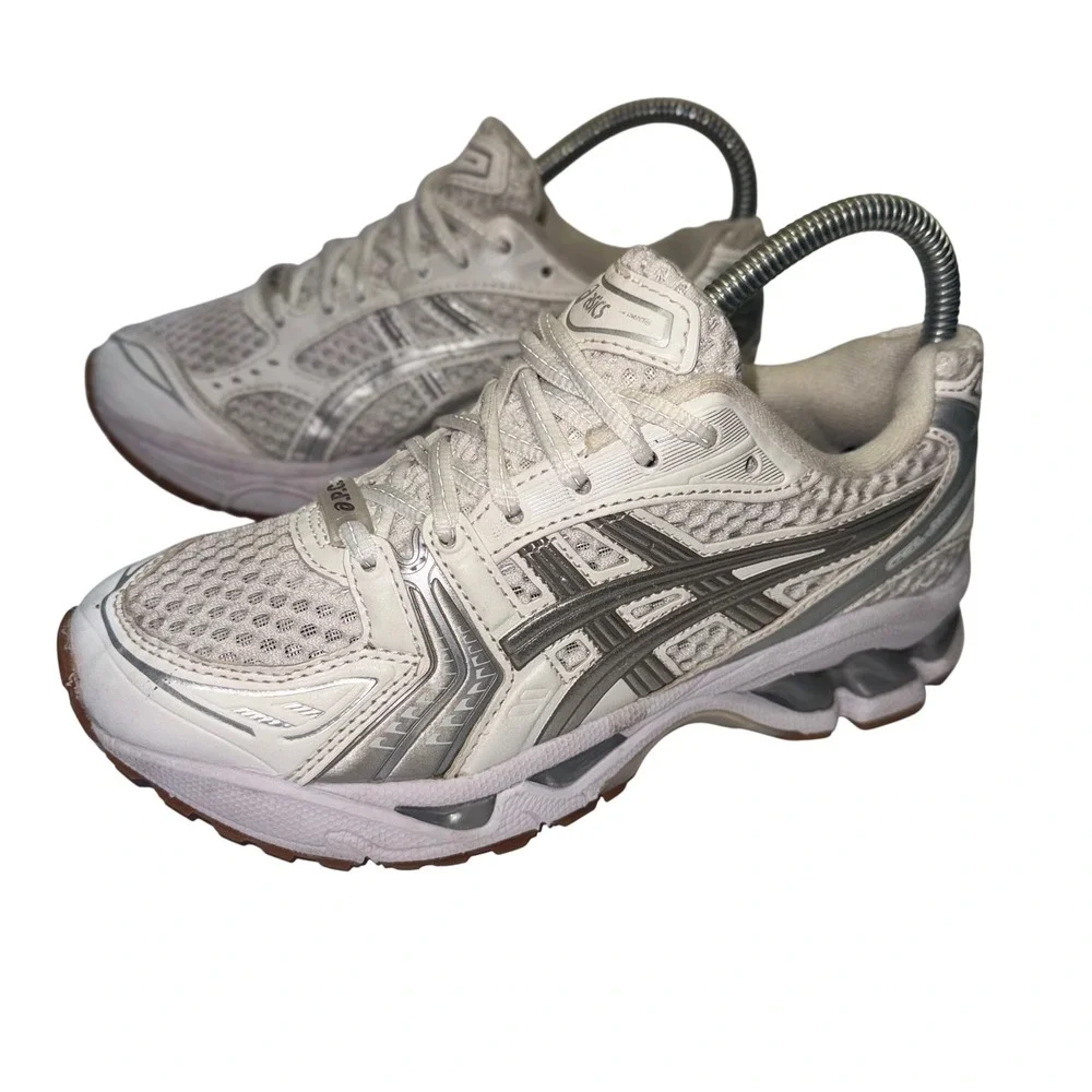 Asics Gel-Kayano 14 A.P.C. Women 6 White Silver Metallic Sneakers Graphite Moon